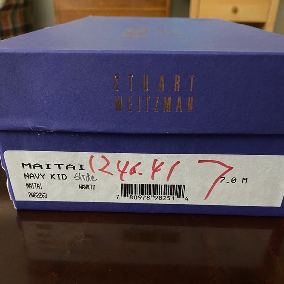 Stuart Weitzman - Picture 2 of 6